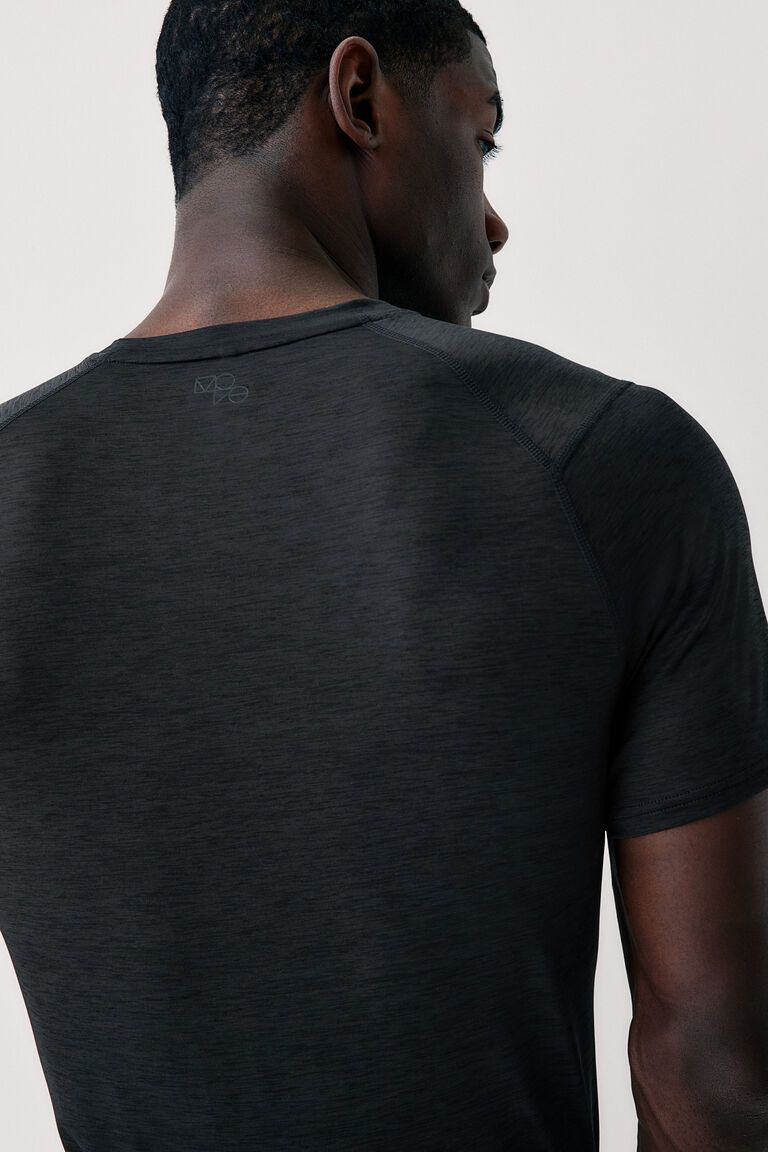Muscle Fit Sports top with DryMove™