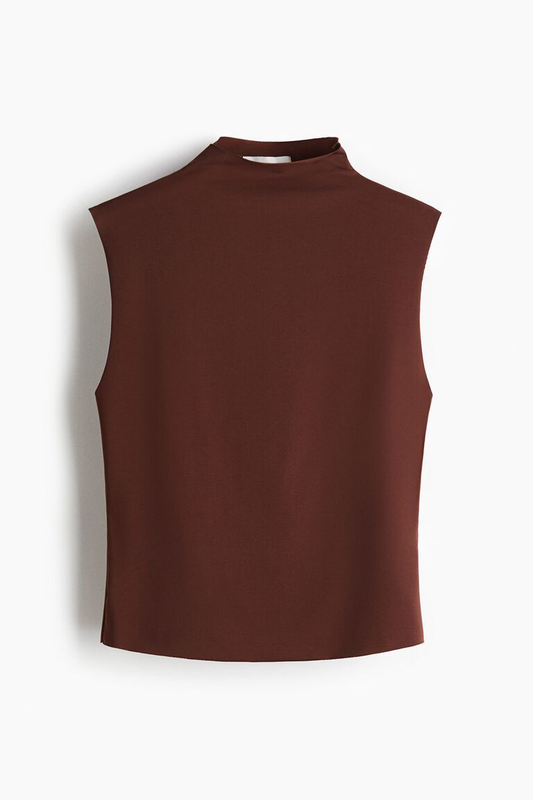Sleeveless turtleneck top