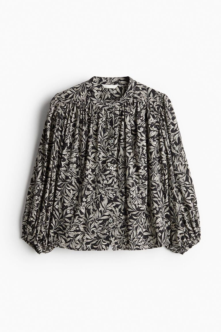 Balloon-sleeved blouse