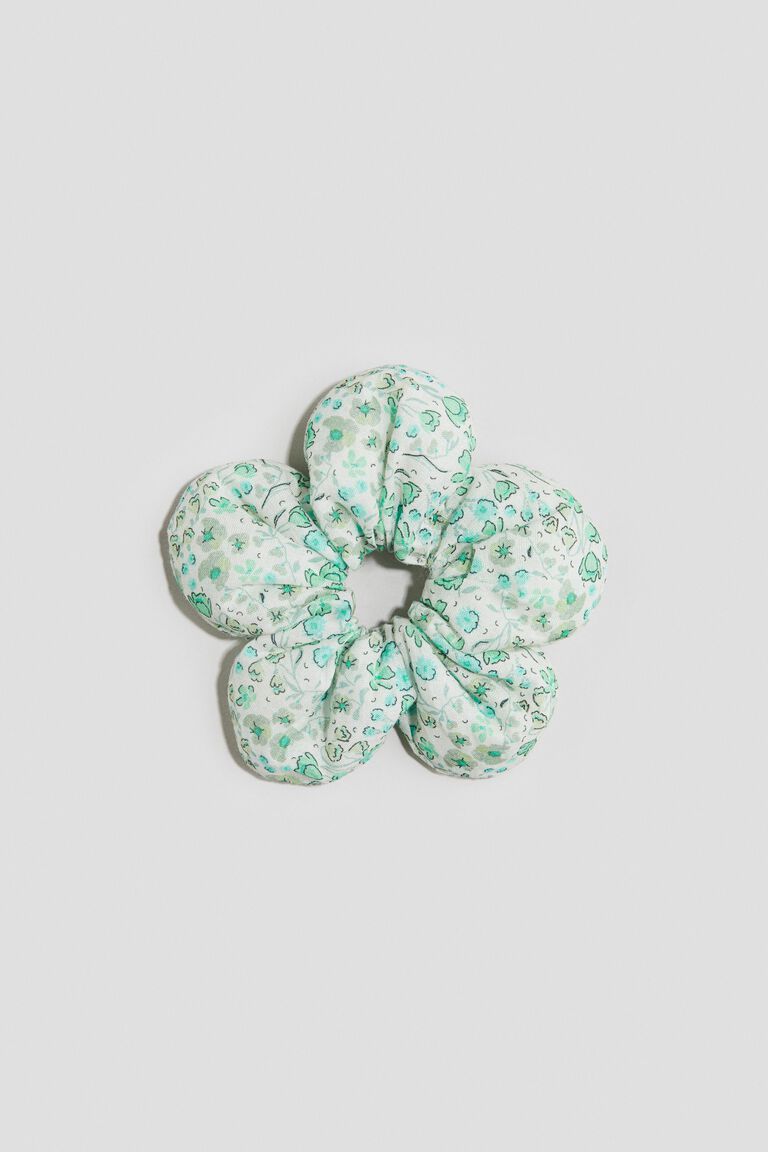 Petal-shaped scrunchie