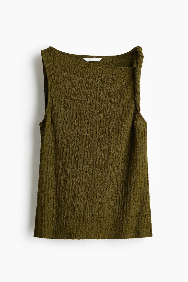 Twist-detail top