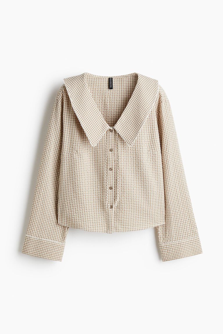 Peter Pan-collared blouse