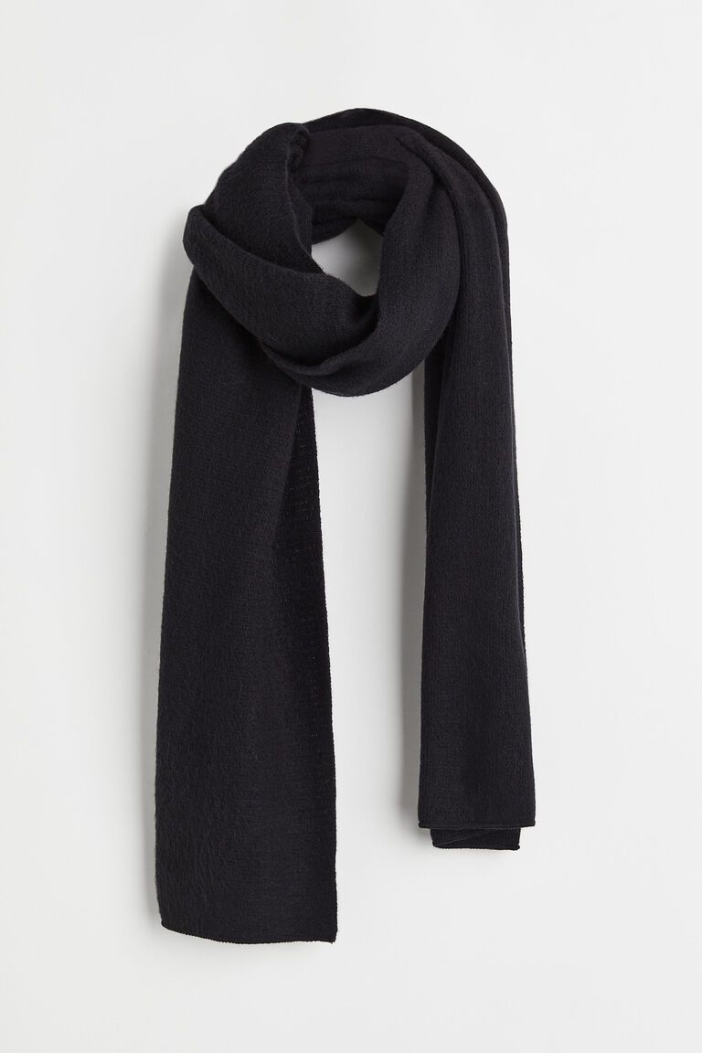 Fine-knit scarf