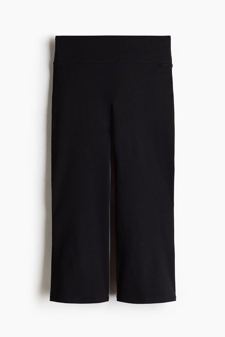 Flared Capri Sports leggings with SoftMove™