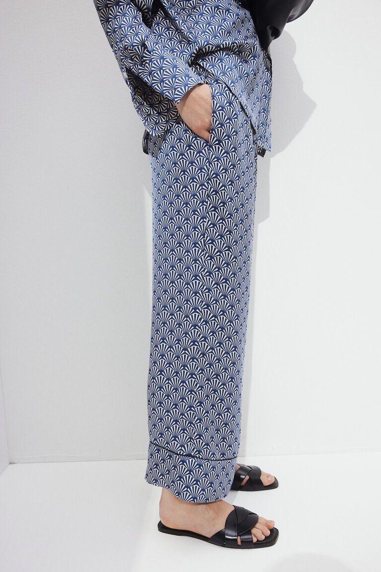 Pull-on satin trousers