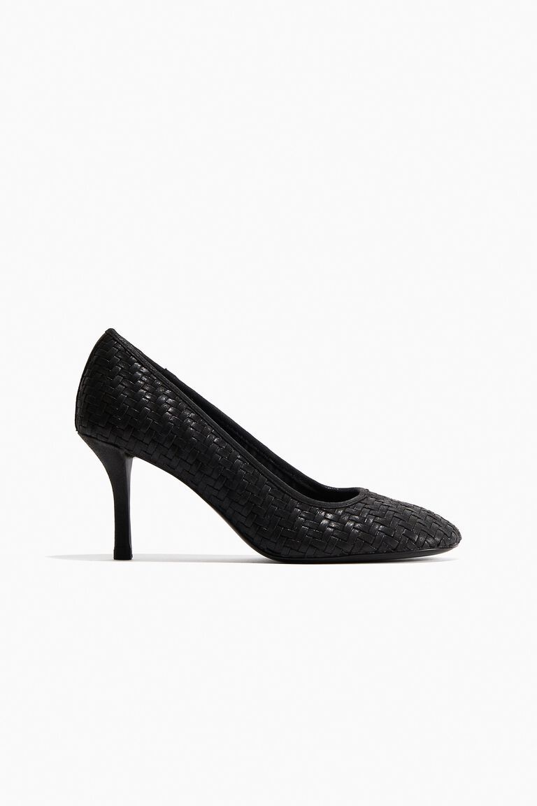 Braided court shoes