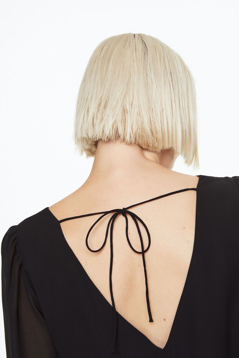 Balloon-sleeved peplum blouse
