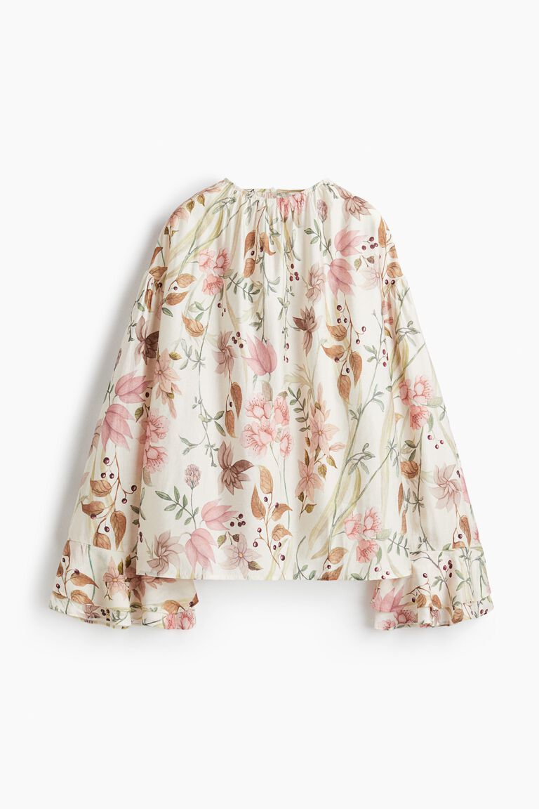 Flounce-cuff blouse