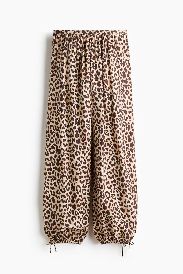 Barrel-leg trousers