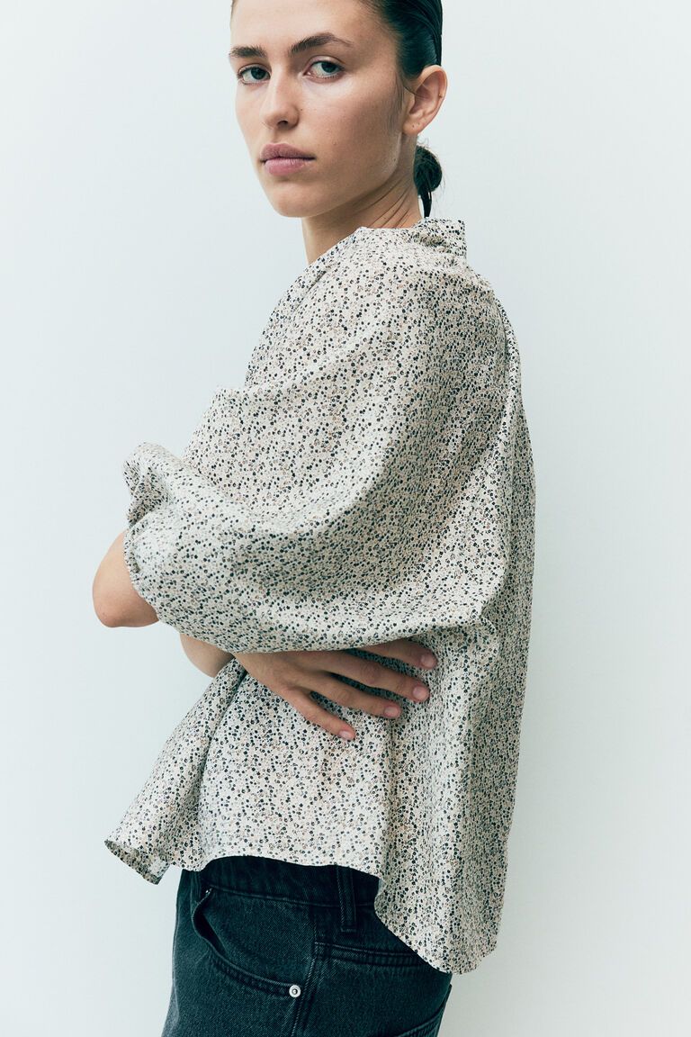 Balloon-sleeved blouse
