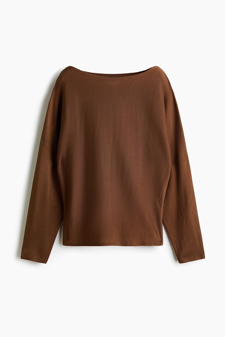 Off-the-shoulder jumper