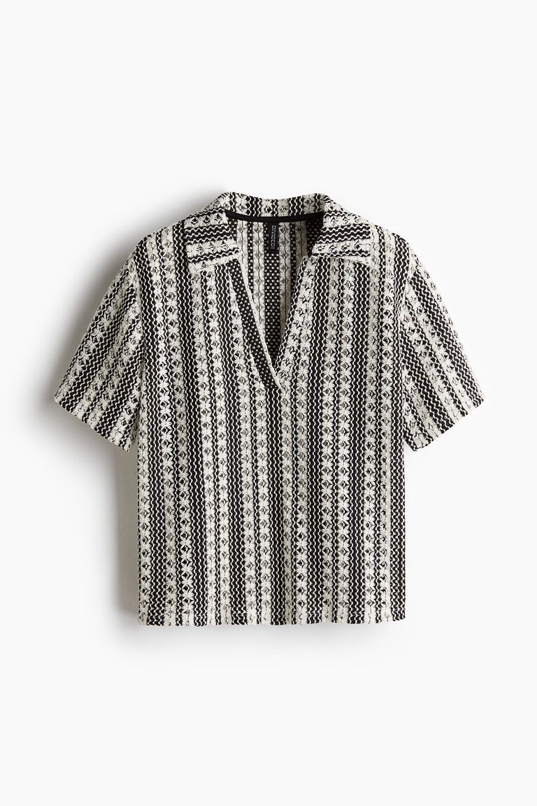 Hole-patterned collared top