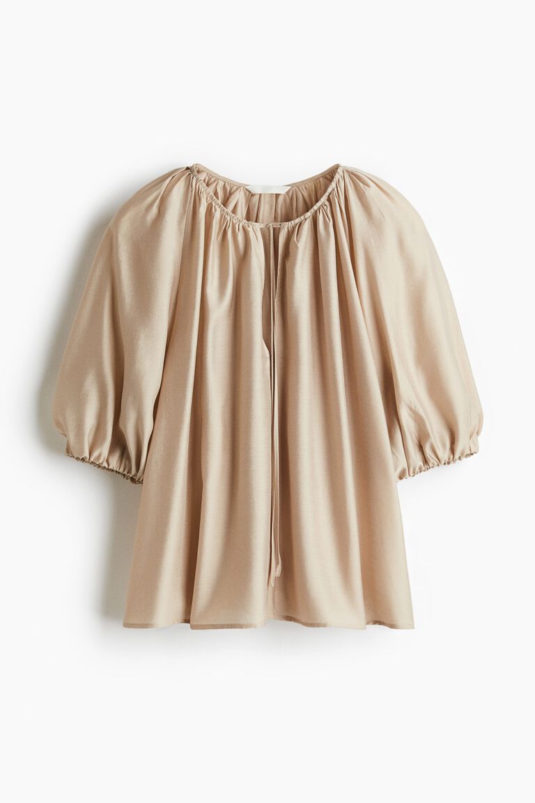 Balloon-sleeved blouse