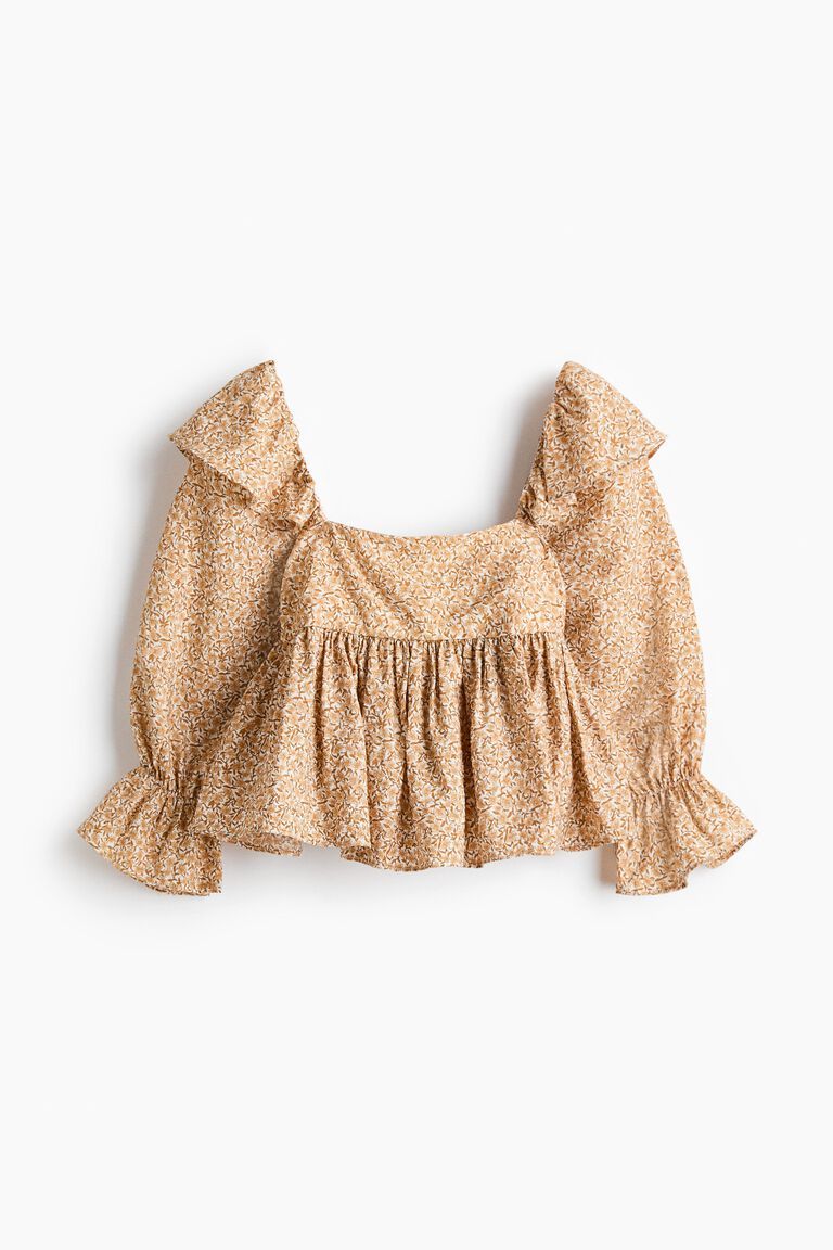 Flounce-trimmed blouse