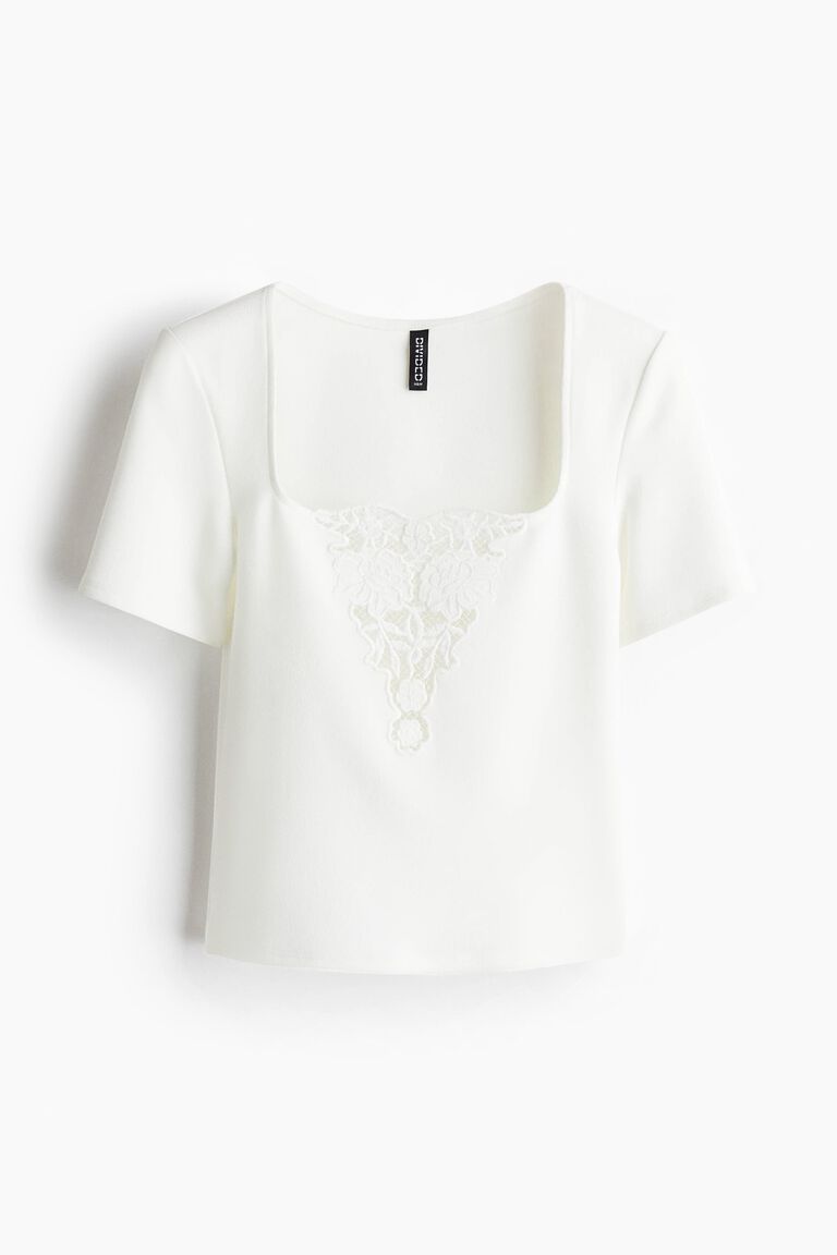Broderie anglaise-detail top