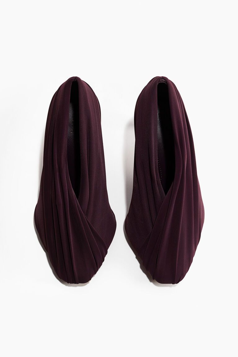 Draped court shoes