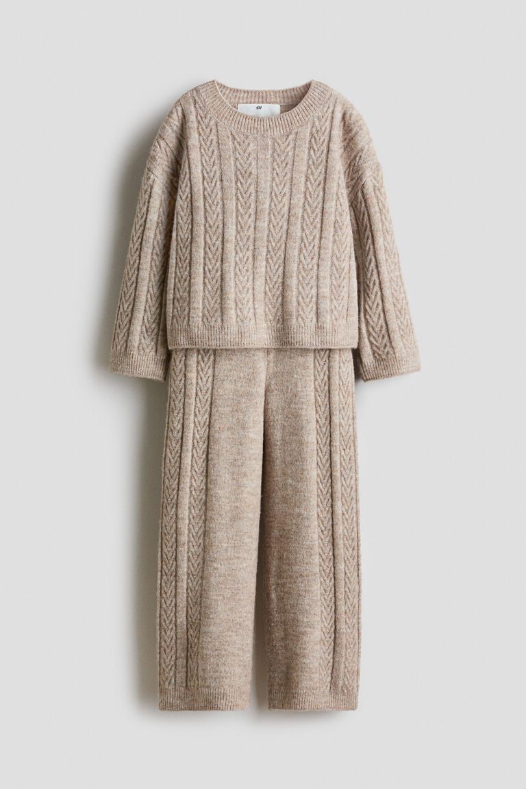 2-piece cable-knit set