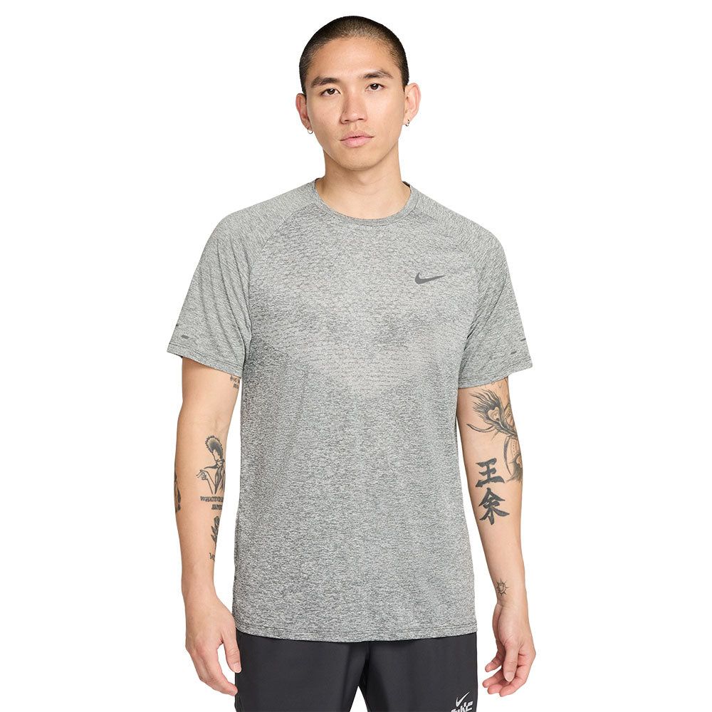 NIKE Stride мужские беговые футболка
