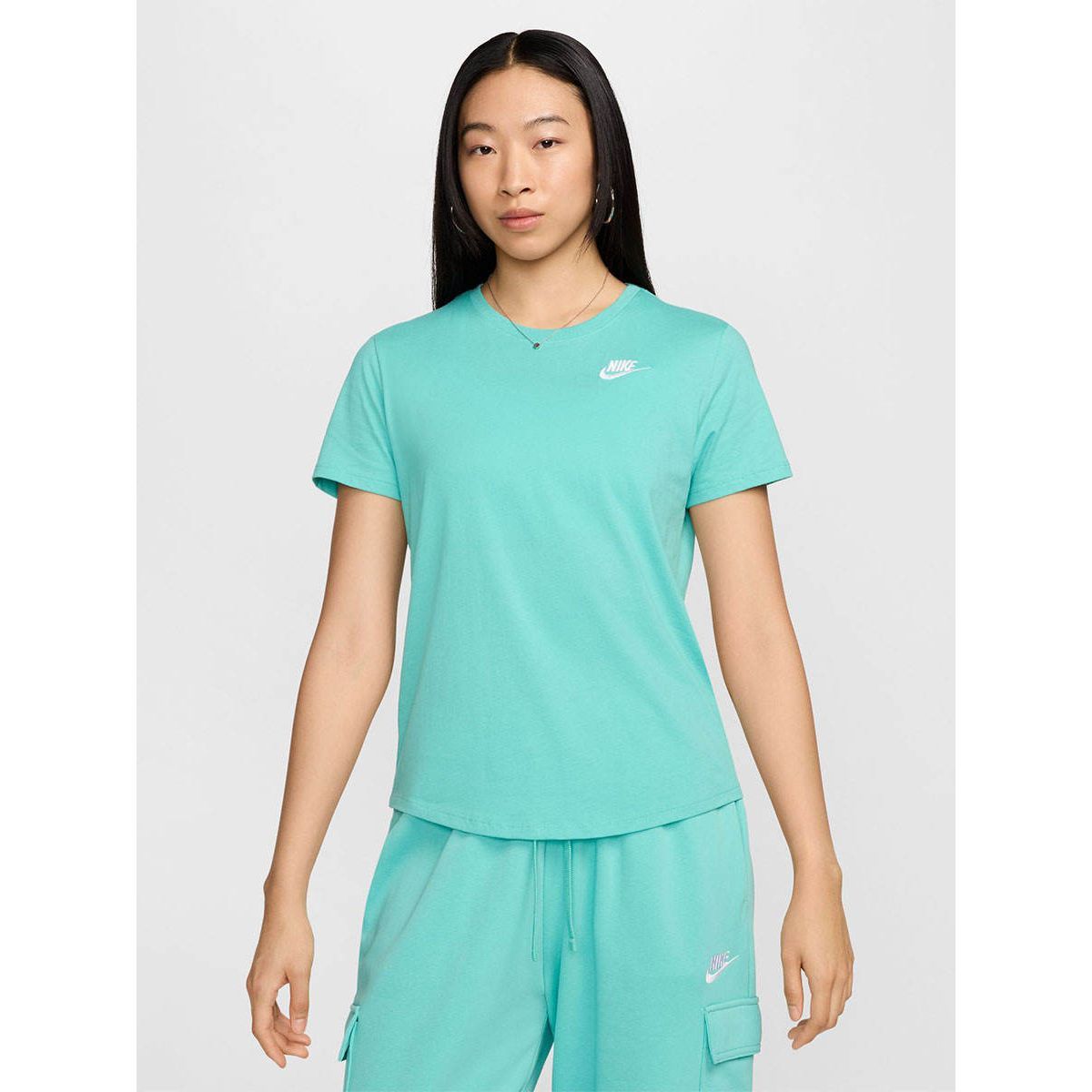 NIKE Sportswear Club Essentials женские футболка