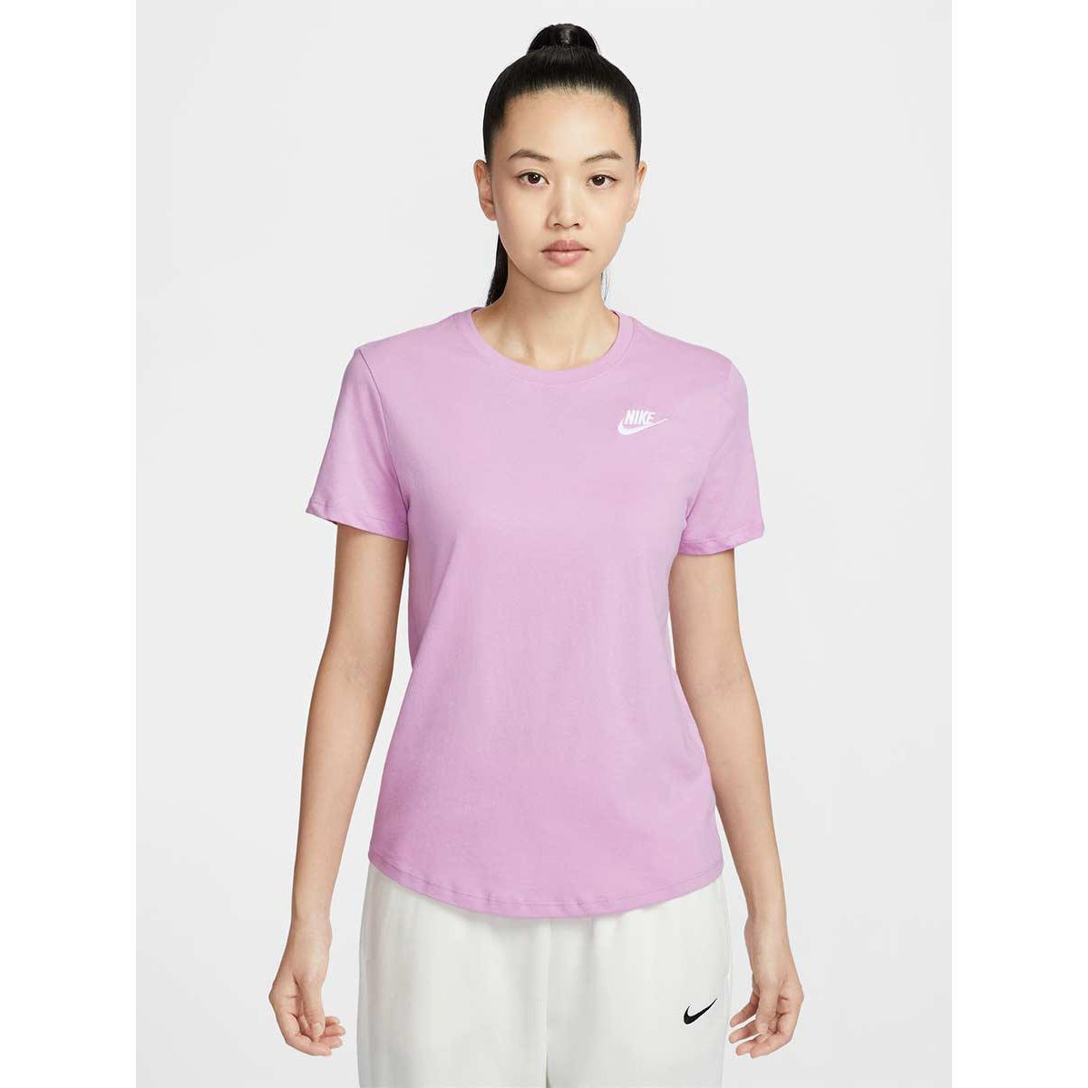 NIKE Sportswear Club Essentials женские футболка